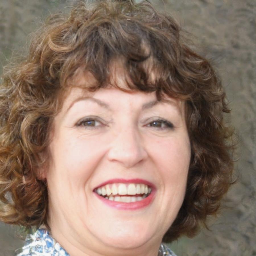 Instructora especializada en finanzas empresariales